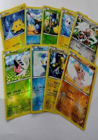 Lote de 9 Cartas de Pokémon Reverse Foil - Slightly Played em