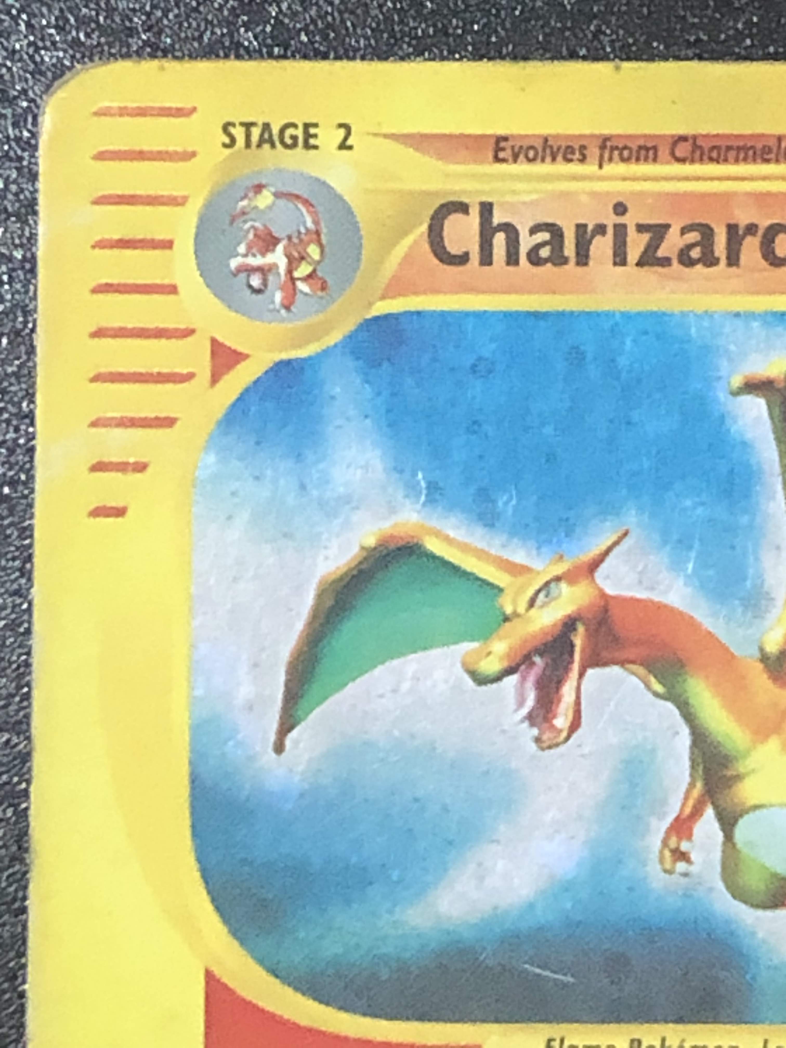 Número de Nome: Charizard Charbonizedalizard Flame pokemon (Pokemon chama)  metros Peso: 95 Kg Nome pessoal: NÃO É UM DRAGÃO KKKK Fogo Esse pokemon voa  em busca de oponentes poderosos, quanto mais experiência